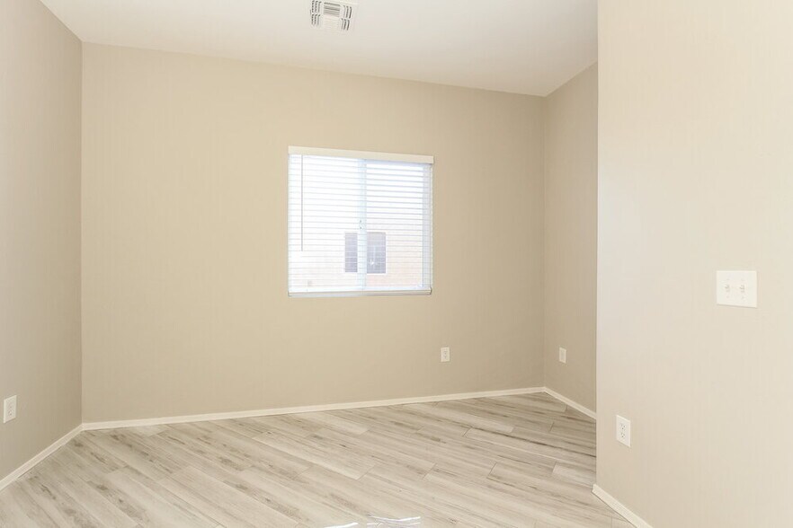 Building Photo - 8391 W Kittiwake Ln