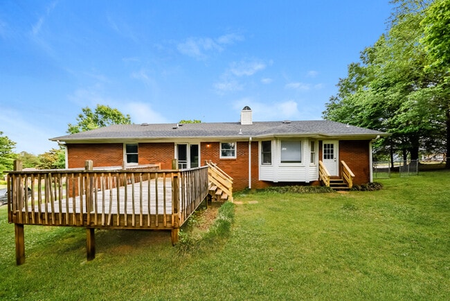 Building Photo - 111 Saralee Dr