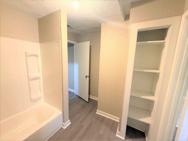 Building Photo - Reduced rent ~ Charming 3BR Memphis Home with Bright Living Space & Backyard Retreat