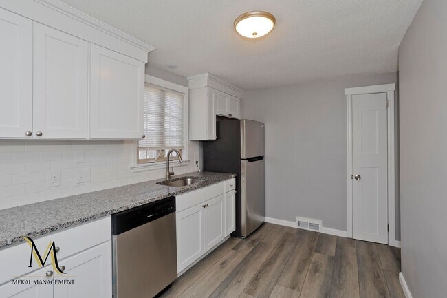 Building Photo - 3 Bedroom Single Family Home in East Forest Park Springfield, MA!