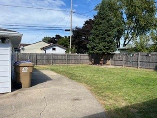 Building Photo - Charming 3 Bedroom, 1.5 Bath Home on the South Side of Kenosha