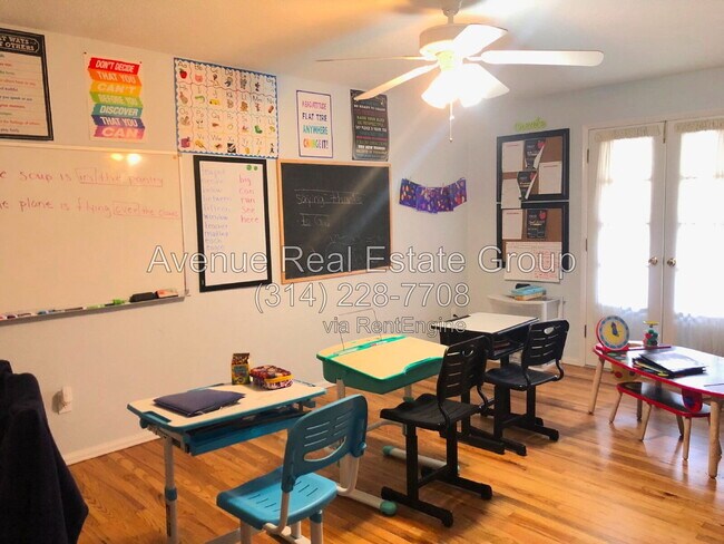 Building Photo - 733 Jares Ct