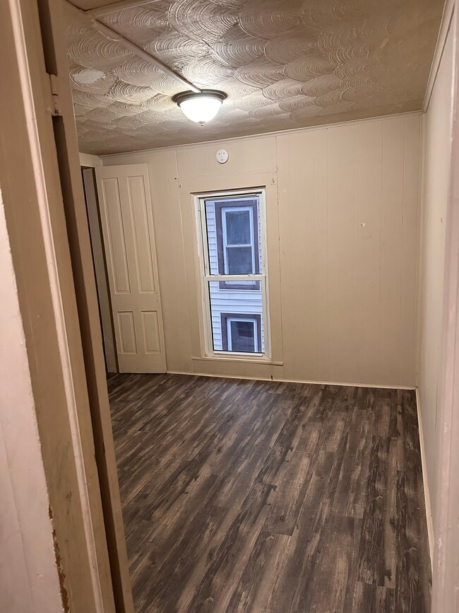 Building Photo - 421 Balsam St