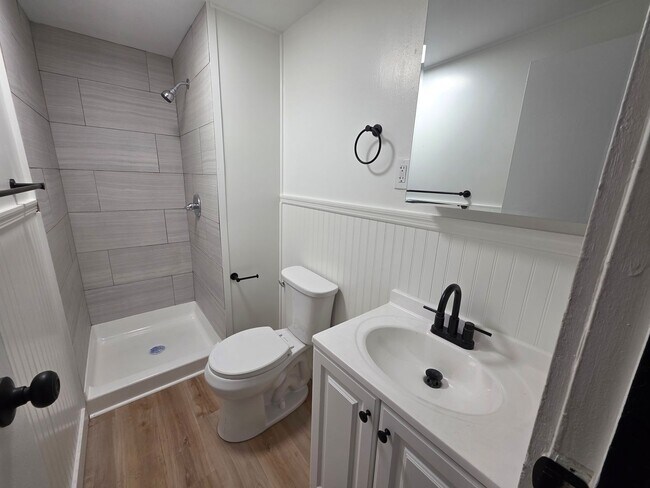 Building Photo - updated 4 bedroom 2.5 Bathroom house for rent