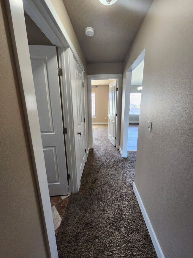Building Photo - Single Story Home w/Huge Fenced Backyard!