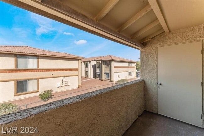 Building Photo - 7200 W Pirates Cove Rd