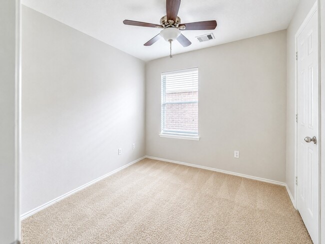 Building Photo - 136 Easton Glen Ln