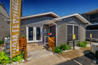 Building Photo - The Ascent