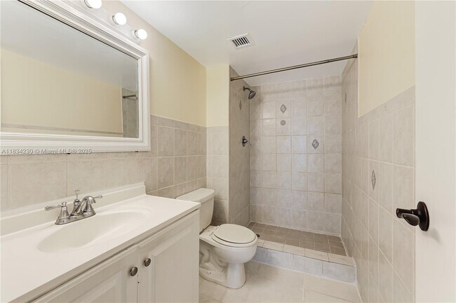 Building Photo - 2821 N Miami Beach Blvd