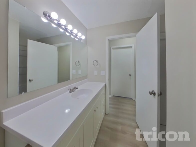 Building Photo - 14098 Yosemite Ave S