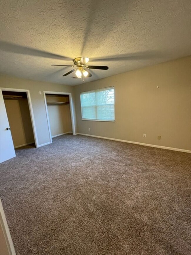 Building Photo - West Knoxville!  Short or long term lease options available .  2 bedroom with additional large bo...