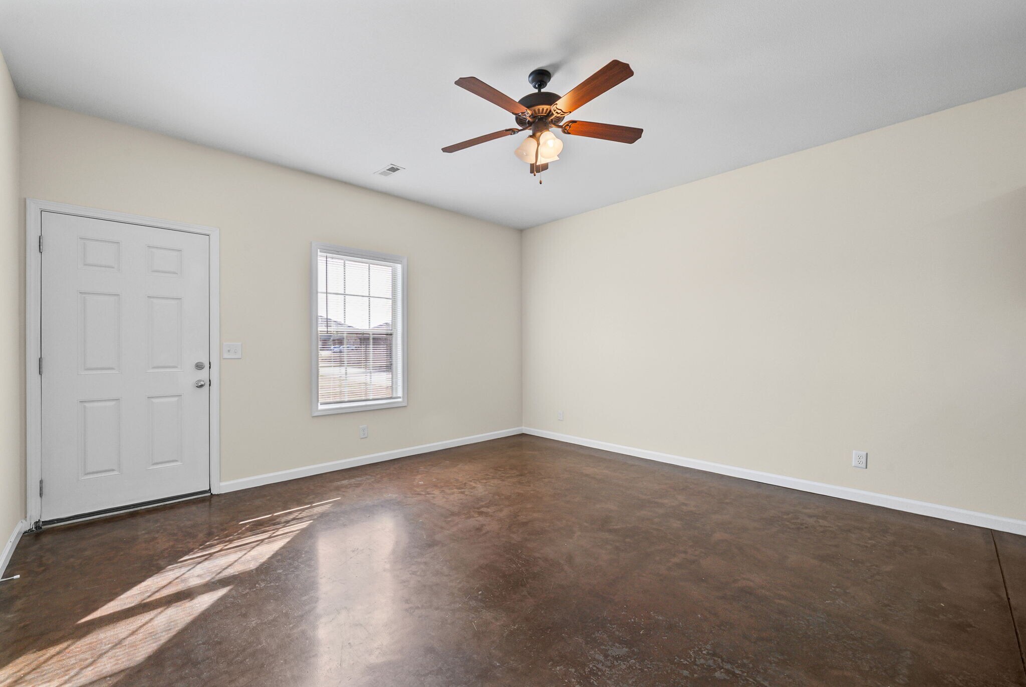 Building Photo - 109 Holland Dr