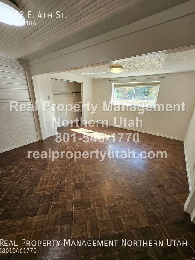 Building Photo - 662 4th St S