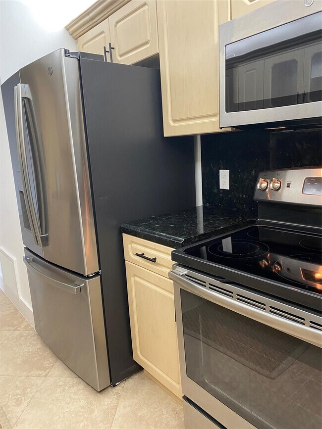 Building Photo - 1200 Hibiscus Ave