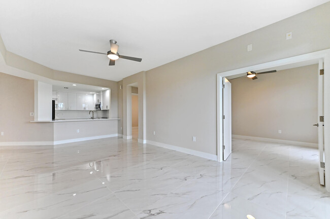 Building Photo - 12454 Crystal Pointe Dr