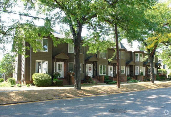 Primary Photo - 375-427 Broadway St