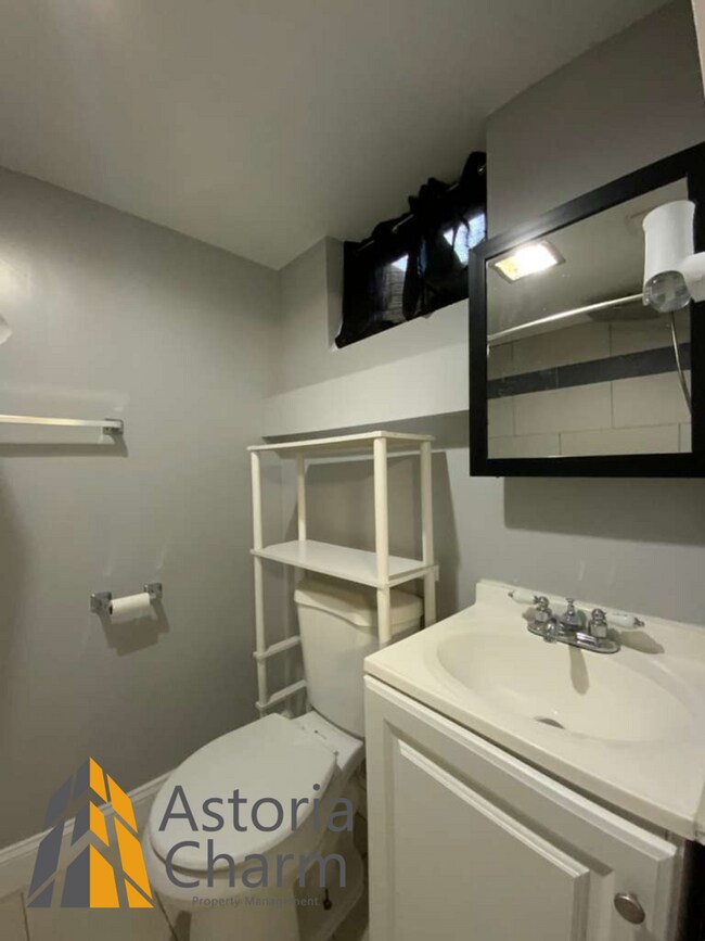 Building Photo - 3 Bedroom Home with Den and Fenced Yard in Quiet Neighborhood