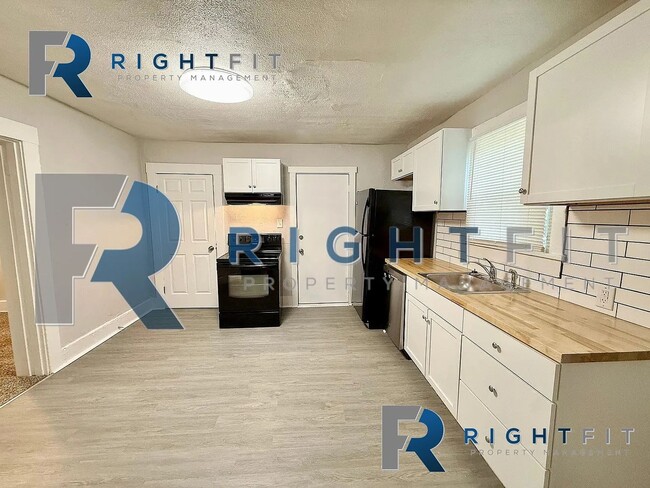 Building Photo - Cottage with a large porch