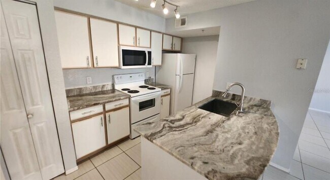 Building Photo - 2207 Antigua Pl