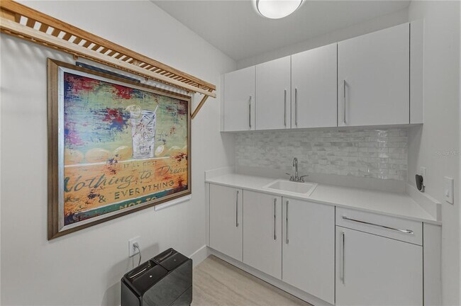 Building Photo - 275 1st Ave S