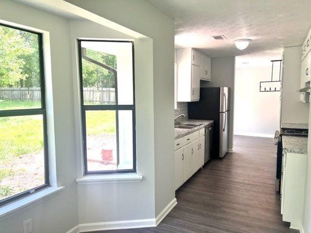 Building Photo - 8156 Sunnydale Ln