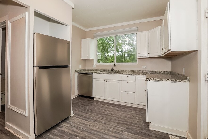 Building Photo - 691 Wooster Road North