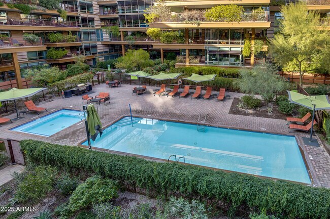 Building Photo - 7137 E Rancho Vista Dr