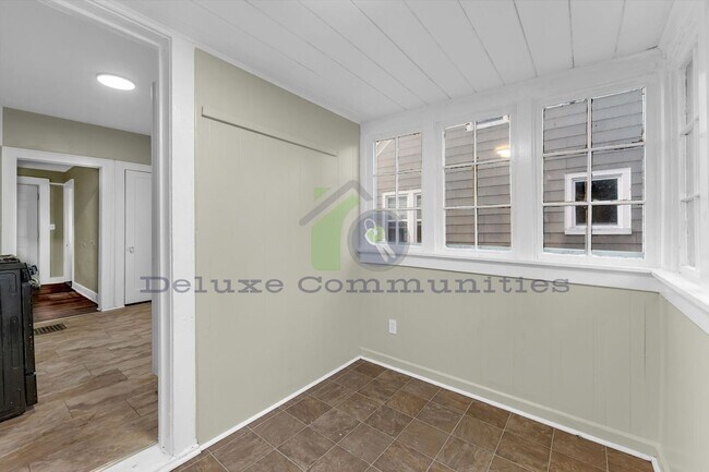 Building Photo - Fully Remodeled 3 bed 1 bath- Single Family Home!! JUST LISTED!