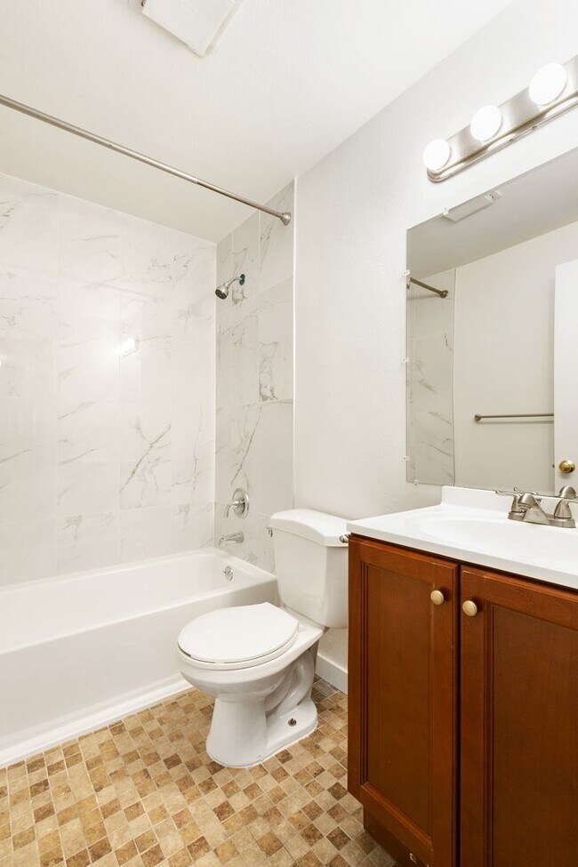Building Photo - 3Bd/1Ba Seattle House