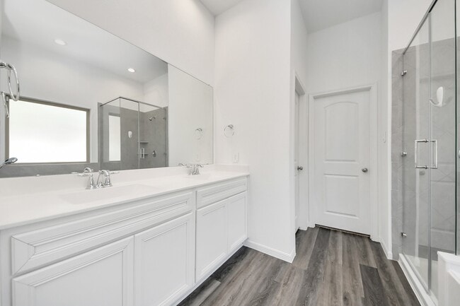 Building Photo - 501 Newcomb Holw Dr