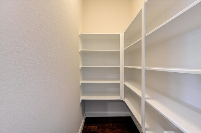 Building Photo - 6611 Hollow Bay Ct