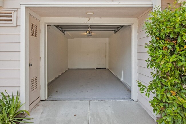 Building Photo - 6125 Lambeck Ln