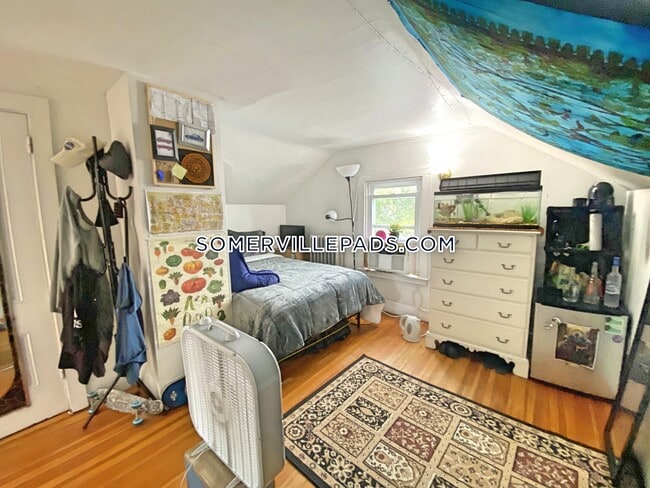 Building Photo - 76 Curtis St