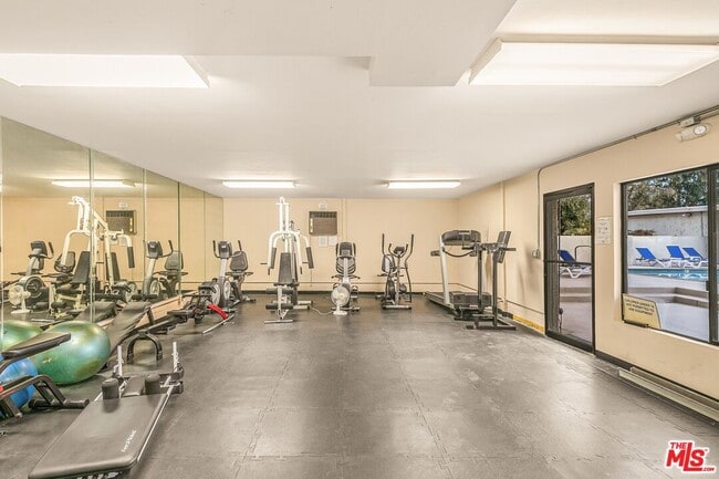 Building Photo - 14050 Magnolia Blvd