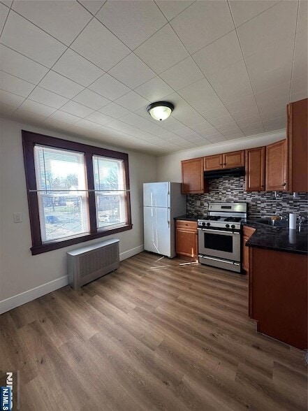 Building Photo - 60 Chamberlain Ave