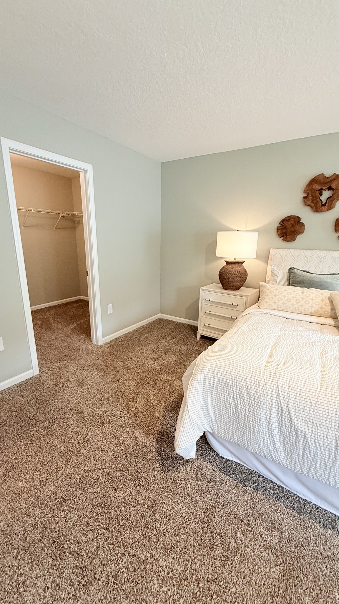 Picture of model home - 16 Summerwood Rd S