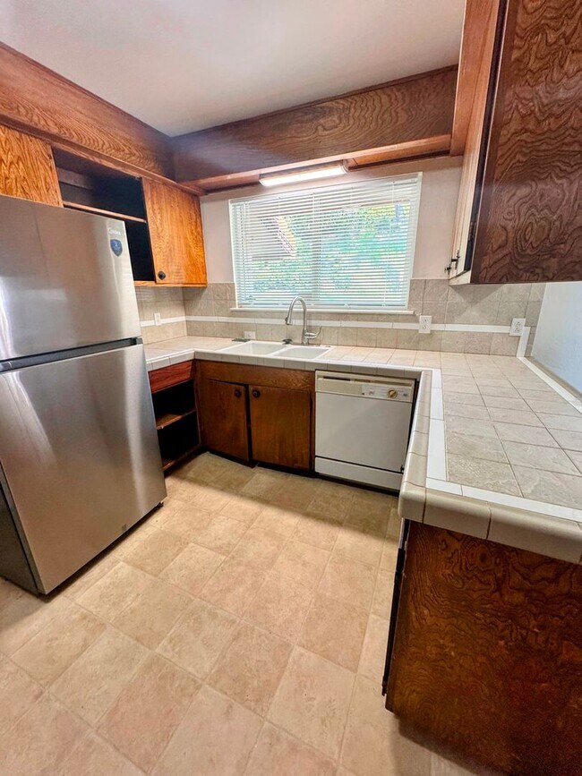 Building Photo - 3201 Springe St