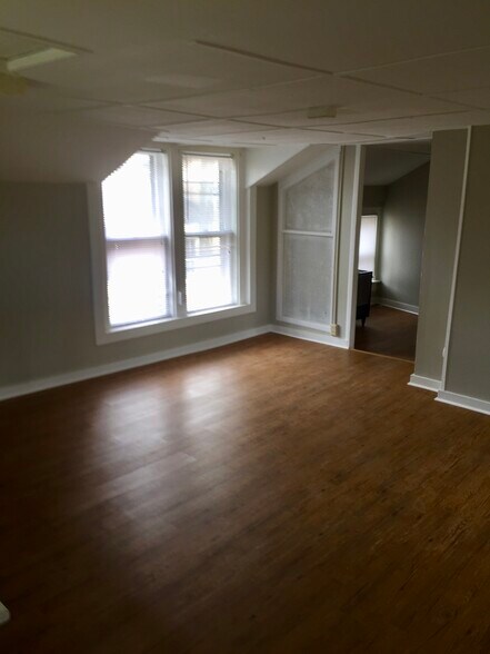 Building Photo - 409 N George St