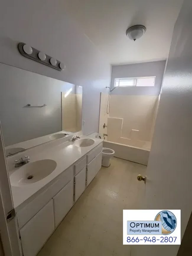 Building Photo - Spacious 4-Bedroom 2-Bathroom Home with Fireplace & Large Backyard