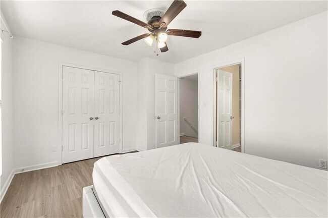 Building Photo - 245 Winding River Dr