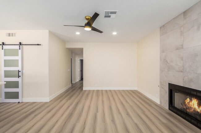 Building Photo - 1630 S Lemon