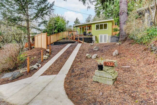 Building Photo - A Fresh, Open Home for a Relaxed Life by the Lake