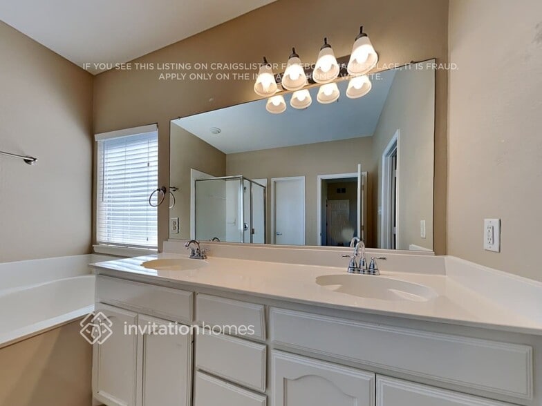Building Photo - 1233 Juniper Ln
