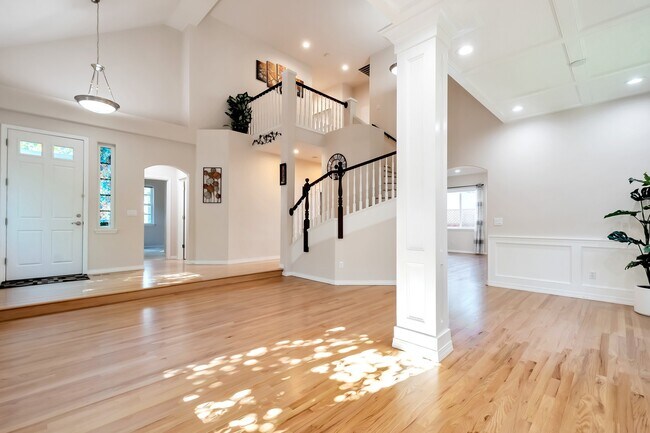 Building Photo - 5392 NW Crady Ln