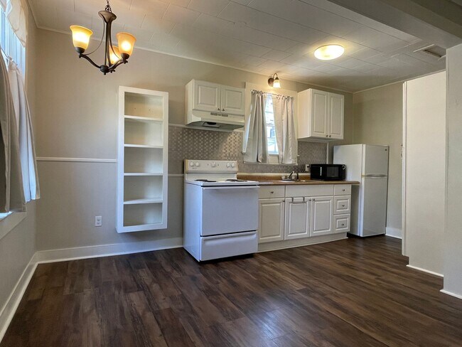 Building Photo - Charming 2 Bedroom 1 Bathroom Home for Rent!