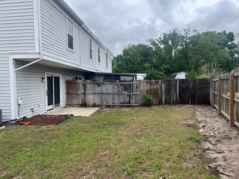 Building Photo - 12325 Villager Ct