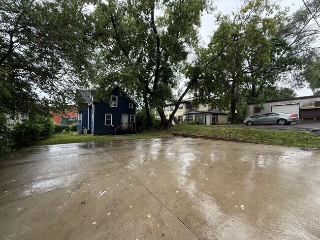 Building Photo - 1083/1087 Randolph Ave