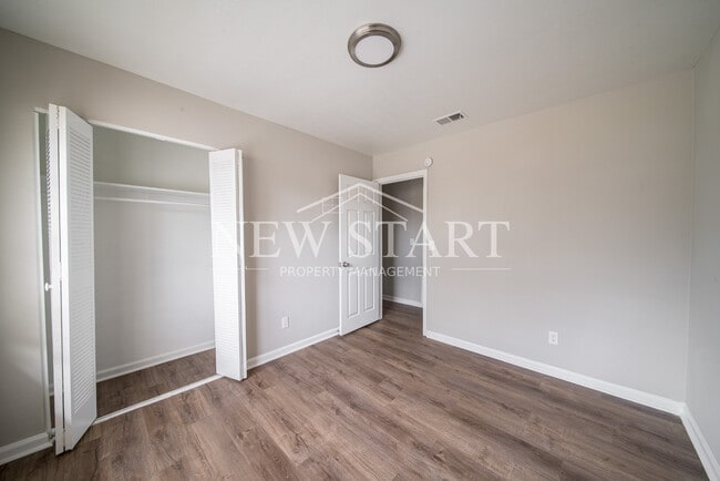 Building Photo - 1417 Celeste Dr