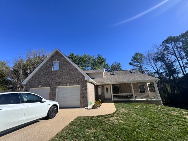 Primary Photo - 10626 Conifer Cir