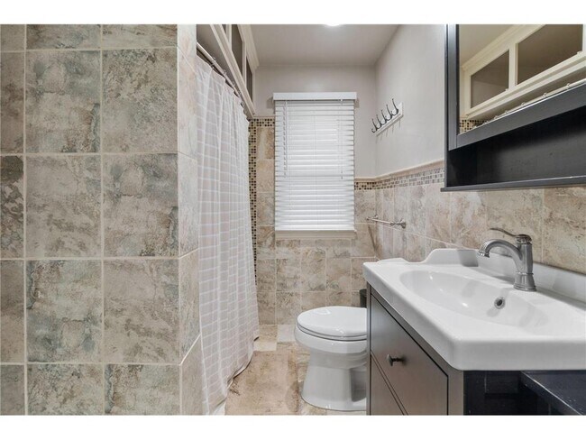 Building Photo - 5036 Richmond Dr